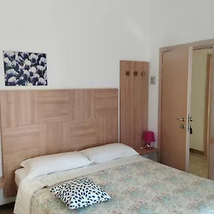 https://pensione-fiorella-rimini.riccione-hotels.org
